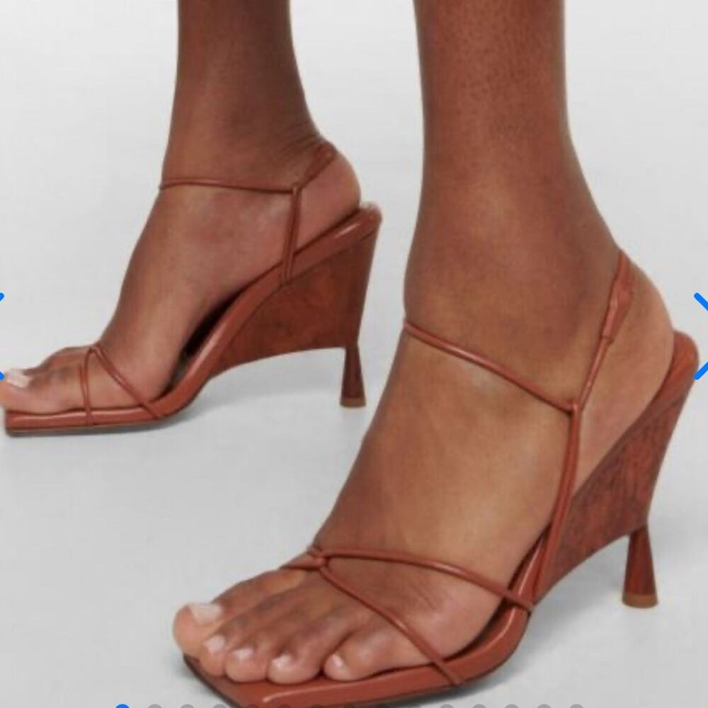 GIA BORGHINI / RHW 
Strappy Leather Wedge Sandals